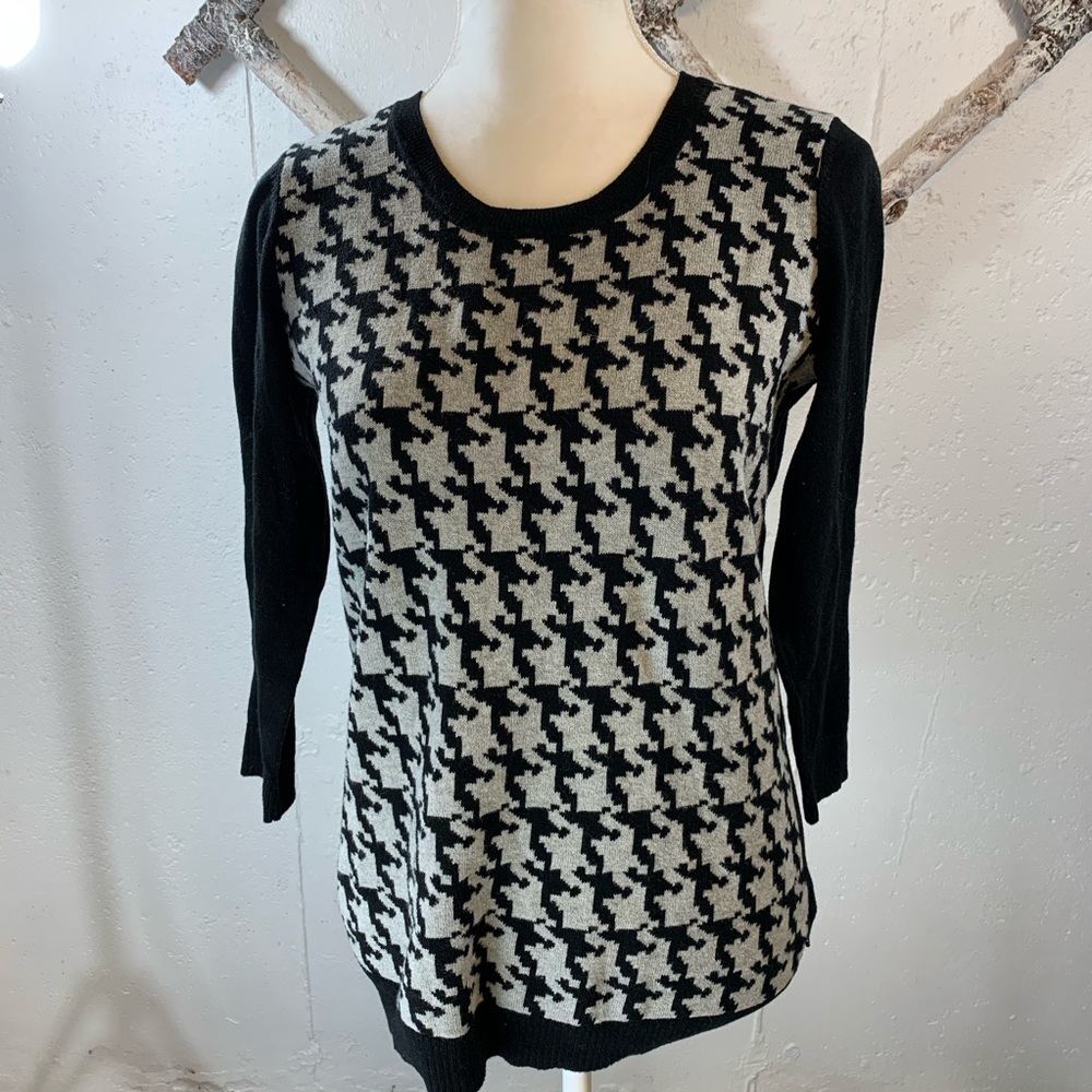 Gap Houndstooth crewneck sweater
